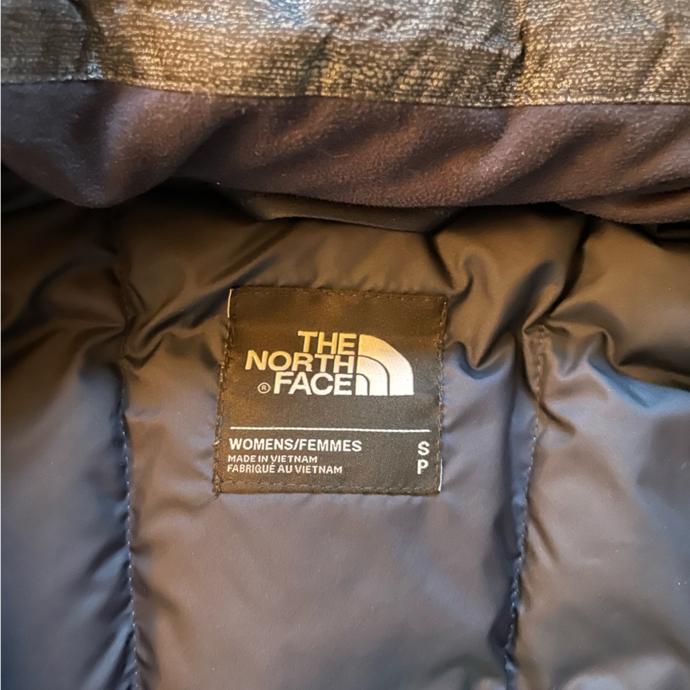 The North Face Women’s Charcoal Puffer Jacket - Picture 2 of 6